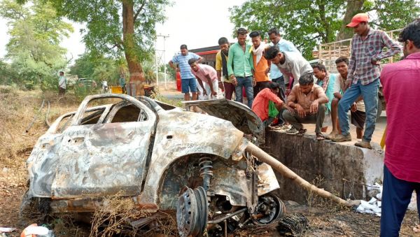  खैरागढ़ के कोचर परिवार के 5 सदस्य कार में जिंदा जले