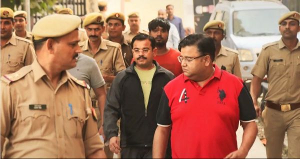 कनक तिवारी लिखते हैं- आशीष को आशीष देने में पेंच लगा है भाई