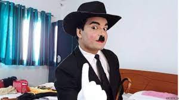 बिहारी चार्ली चैपलिन राजन कुमार जो दुनिया भर में करते हैं कार्यक्रम