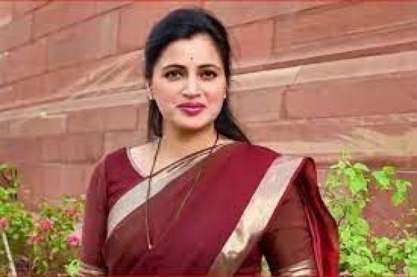 'मातोश्री' के बाहर हनुमान चालीसा पढ़ने की चुनौती देने वाली सांसद ने अब क्या-क्या कहा?