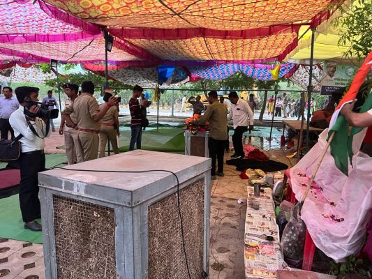 एनआरडीए परिसर में नया रायपुर संघर्ष समिति द्वारा अनाधिकृत रूप से क़ब्ज़ा कर लगाए टेंट एवं स्पीकर को प्रशासन एवं पुलिस की टीम द्वारा हटाकर परिसर को क़ब्ज़ामुक्त किया गया