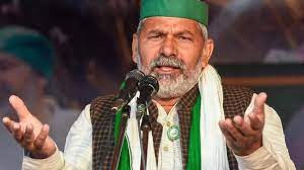 टिकैत ने कहा वे आ रहे हैं , प्रशासन से करेंगे चर्चा