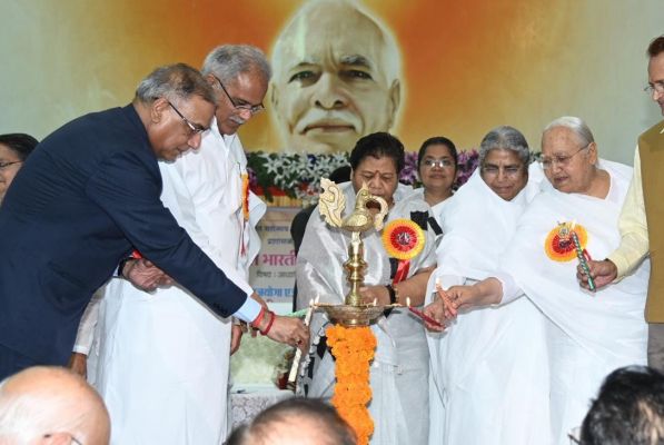  प्रजापिता ब्रम्हकुमारी के कार्यक्रम में पहुंचे राज्यपाल-सीएम