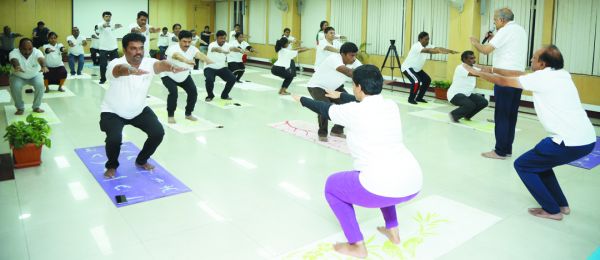 एनएमडीसी ने अंतरराष्ट्रीय योग दिवस 2022 काउंट डाउन मनाया