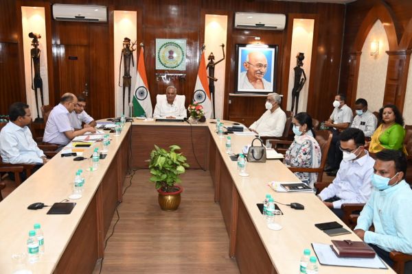 कोरोना को लेकर हाई अलर्ट, पीएम की वीसी में सिंहदेव के साथ शामिल हुए सीएम बघेल