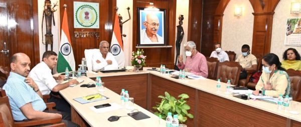 मुख्यमंत्री श्री भूपेश बघेल ने की स्वास्थ्य विभाग के कार्यों की समीक्षा