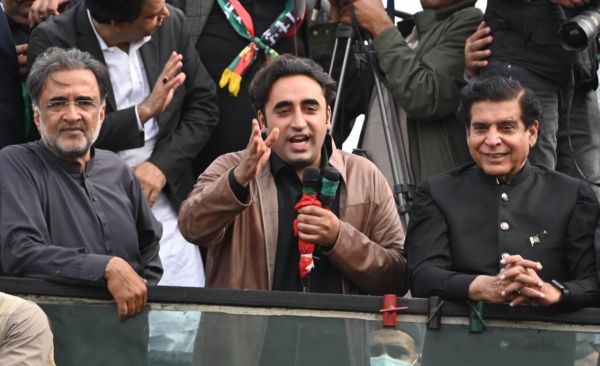 एस जयशंकर के सामने बिलावल भुट्टो कहाँ टिकते हैं?