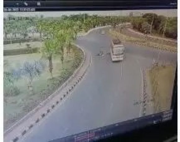 मंत्रालय बस की चपेट आकर बच्ची की मौत ड्राइवर फरार