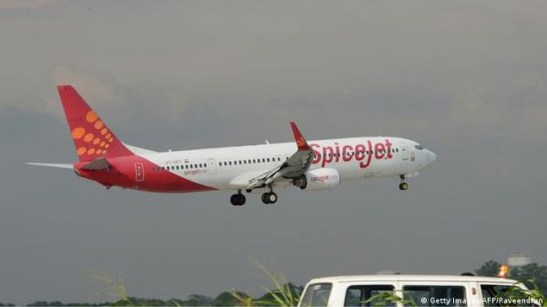 तूफान में फंसा स्पाइसजेट का विमान, कई यात्री घायल