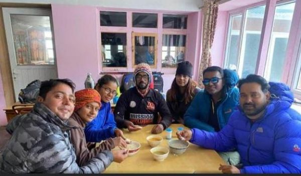 माउंट एवरेस्ट के गोरखशेप में खाया गया बोरे-बासी