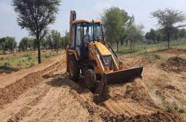 यमुना प्राधिकरण ने बुलडोजर चलाकर 50 बीघा जमीन को कब्जा मुक्त कराया