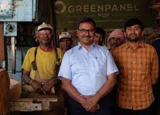 भारत पारेख LIC के एजेंट हैं लेकिन कमाई चेयरमैन से कम नहीं