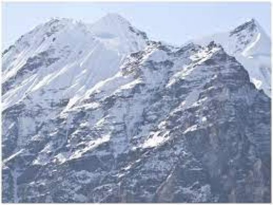 नेपाल में कंचनजंगा पर्वत पर चढ़ने की कोशिश में भारतीय पर्वतारोही की मौत