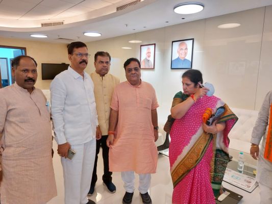 पुरंदेश्वरी और नवीन पहुंचे, बिलासपुर, दुर्ग के लिए रवाना