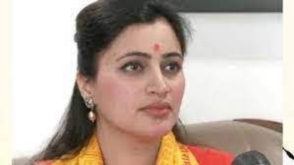 अस्पताल से निकलने के बाद बोलीं नवनीत राणा- मैं 14 दिनों में नहीं हारने वाली