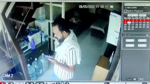 चाचा, भतीजे ने मिलकर गढ़ी थी 10 लाख लूट की कहानी, पुलिस की पूछताछ में दोनों टूटे,9 लाख बरामद