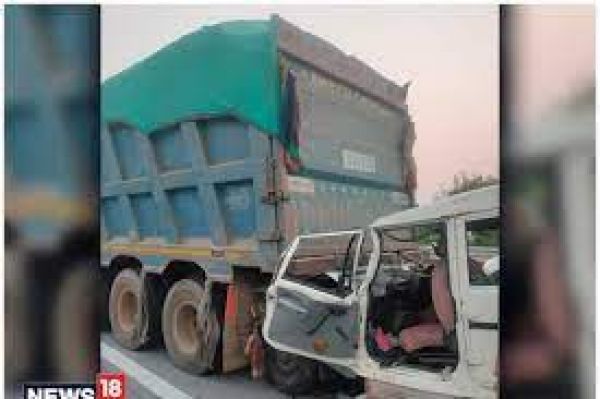 यमुना एक्सप्रेस-वे पर सड़क हादसे में पांच लोगों की मौत, मुख्यमंत्री योगी ने जताया शोक