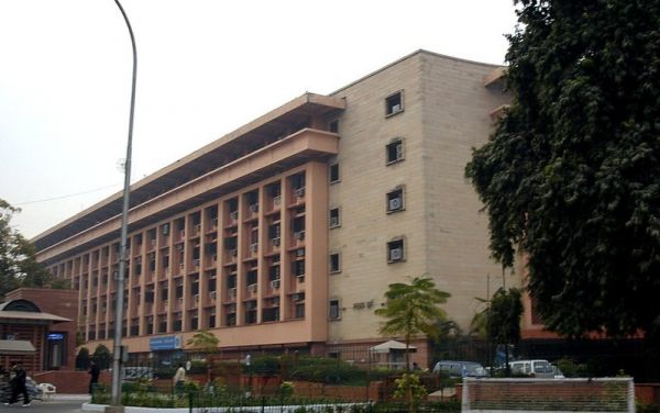 ‘छत्तीसगढ़’ का संपादकीय : निकम्मे और भ्रष्ट को जनता के पैसों पर कब तक ढोना जायज होगा?