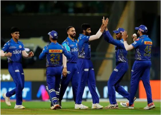 मुंबई ने चेन्नई को 5 विकेट से हराया, प्लेऑफ में जाने का माही का सपना टूटा