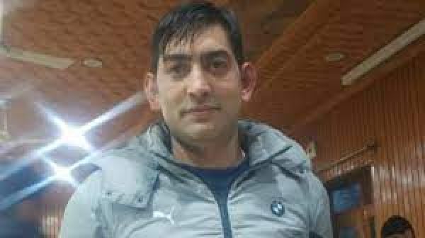 राहुल भट्ट की हत्या से ग़ुस्से में कश्मीरी पंडित, प्रशासन से भारी नाराज़गी