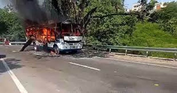 जम्मू-कश्मीर के कटरा में बस में आग लगी, चार लोगों की मौत, 20 घायल