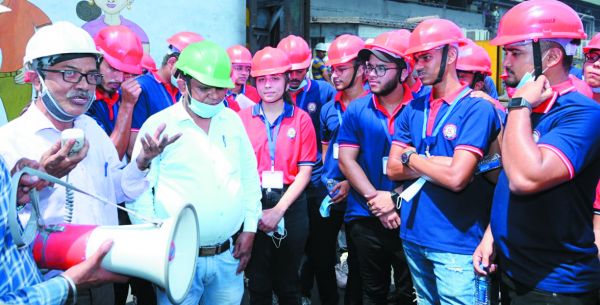 मैक कॉलेज के मैनेजमेंट विद्यार्थियों का औद्योगिक भ्रमण