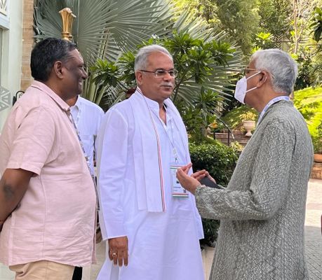 शिविर के बाहर भूपेश-सिंहदेव में गुफ्तगू