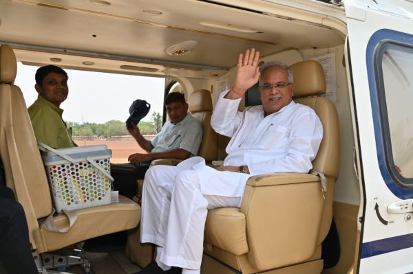 सीएम भूपेश बघेल भेंट-मुलाकात के दूसरा चरण के लिए बस्तर संभाग के दौरे पर रवाना