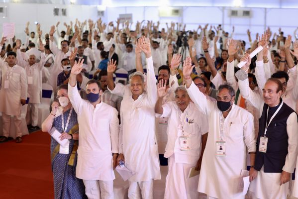 ‘छत्तीसगढ़’ का संपादकीय : घर के जलते-सुलगते मुद्दों पर फैसला न लेने में महारथ हासिल करने के नुकसान