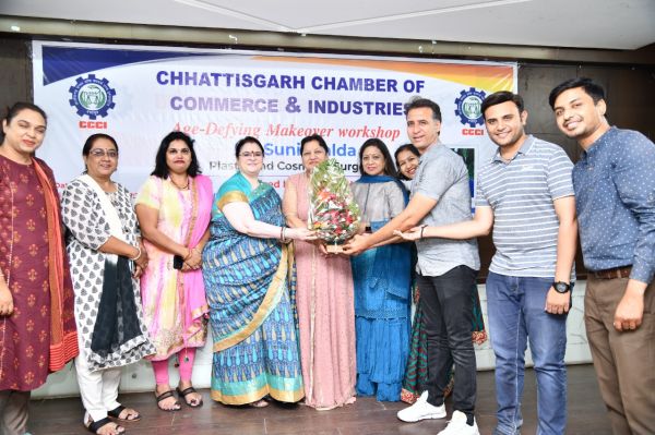 बढ़ती उम्र में त्वचा का ख्याल रखने छत्तीसगढ़ चेम्बर में महिला चेम्बर और डॉ. सुनील कालड़ा द्वारा वर्कशॉप