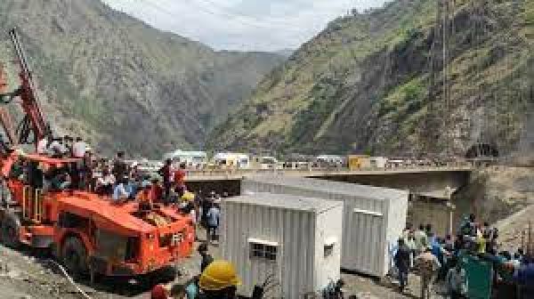 जम्मू कश्मीर सुरंग ढही: लापता मजदूरों की तलाश में अभियान बहाल