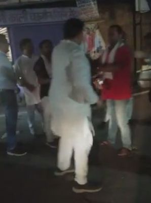 देखें VIDEO :  सिंहदेव गए और कांग्रेसी आपस में भिड़े, वीडियो फैला