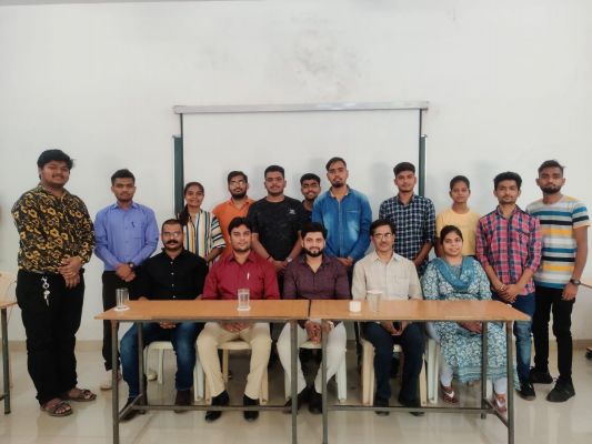 अग्रसेन महाविद्यालय में पूर्व छात्र-न्यूज एंकर शर्मा ने पत्रकारिता के विद्यार्थियों से किया संवाद