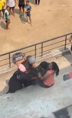 देखें VIDEO : जिम ट्रेनर दो लड़कियों के बीच हाथापाई