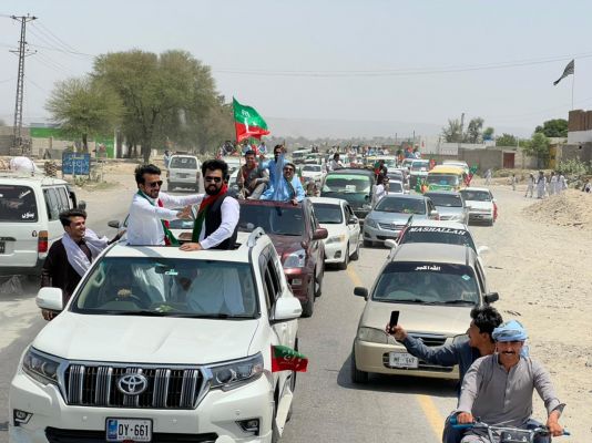 इस्लामाबाद मार्च पर कितना पैसा ख़र्च कर रही है इमरान ख़ान की पार्टी