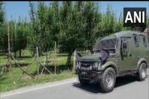 जम्मू कश्मीर के बारामूला में मुठभेड़ में तीन पाकिस्तानी आतंकवादी ढेर, पुलिसकर्मी शहीद