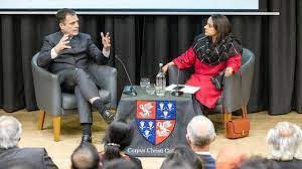 राहुल गांधी कैंब्रिज यूनिवर्सिटी में एक सवाल पर काफ़ी देर रहे ख़ामोश, सोशल मीडिया पर चर्चा