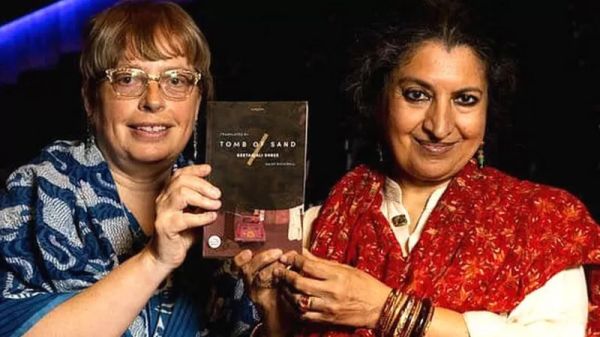 गीतांजलि श्री को 'रेत समाधि' के लिए बुकर पुरस्कार, पहली हिंदी लेखिका 