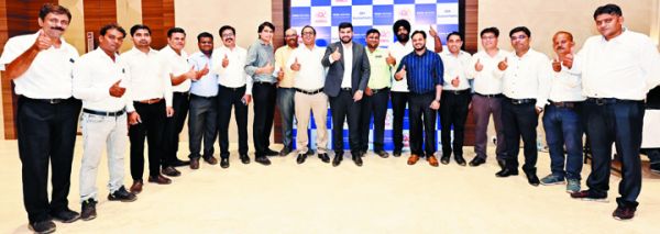 ओम ऑटोव्हील्स में नई टाटा सिग्ना 5530 एस का भव्य लांच