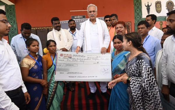 दुबई में बिकी कोंडागांव की बहनों की बनाई ट्राइबल ज्वेलरी