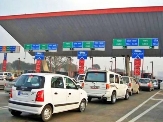 भोजपुरी टोल प्लाजा के निकाले गए कर्मचारियों ने मचाया उत्पात, मैनेजर को ऑफिस से उठाकर ले गए, जमकर मारपीट