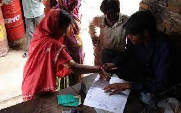 सार्वजनिक वितरण प्रणाली से बाहर हुए नौ करोड़ से ज्यादा लोग: रिपोर्ट