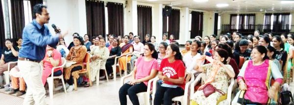 मैक सॉलिटियर में योग, पाककला एवं व्यक्तित्व विकास एवं सोशल मीडिया उपयोग पर प्रशिक्षण