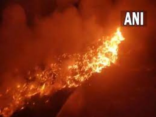 दिल्ली : द्वारका की एक इमारत के पार्किंग स्थल में लगी आग, पांच घायल