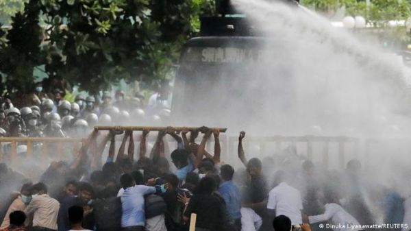 श्रीलंका: प्रधानमंत्री ने विरोध प्रदर्शनों को रोकने के लिए राजनीतिक सुधारों का ऐलान किया