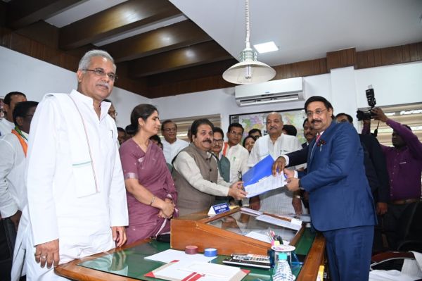 रास चुनाव, राजीव शुक्ला-रंजीता रंजन ने भरा पर्चा