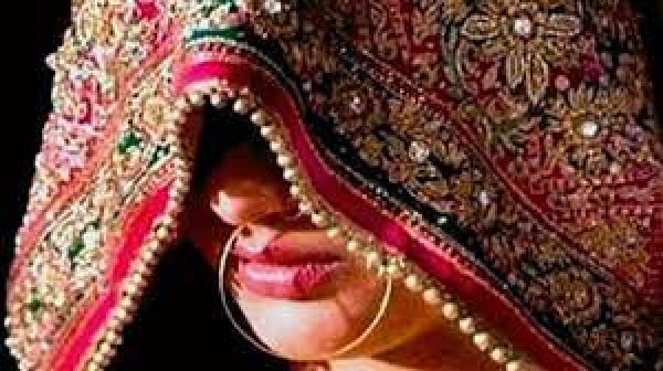 शादी के दूसरे दिन दुल्हन नकदी, सामान लेकर प्रेमी संग फरार