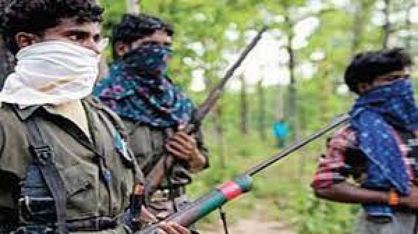 मणिपुर में 14 उग्रवादियों ने मुख्यमंत्री के समक्ष आत्मसमर्पण किया