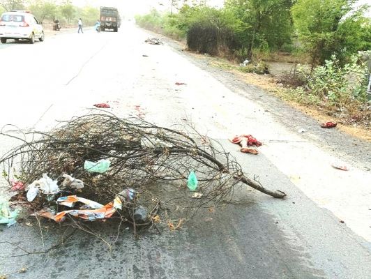 सुबह की सैर पर निकले वृद्ध को एक के बाद एक तीन हाईवा कुचलते हुए निकली, सड़क पर चिपक गए शव के टुकड़े