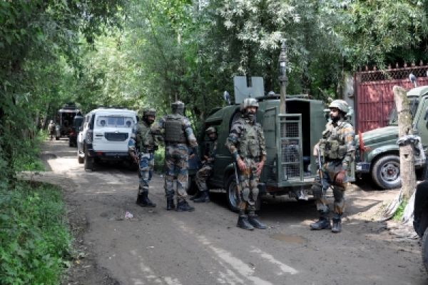 जम्मू-कश्मीर के शोपियां में विस्फोट, 3 जवान घायल 